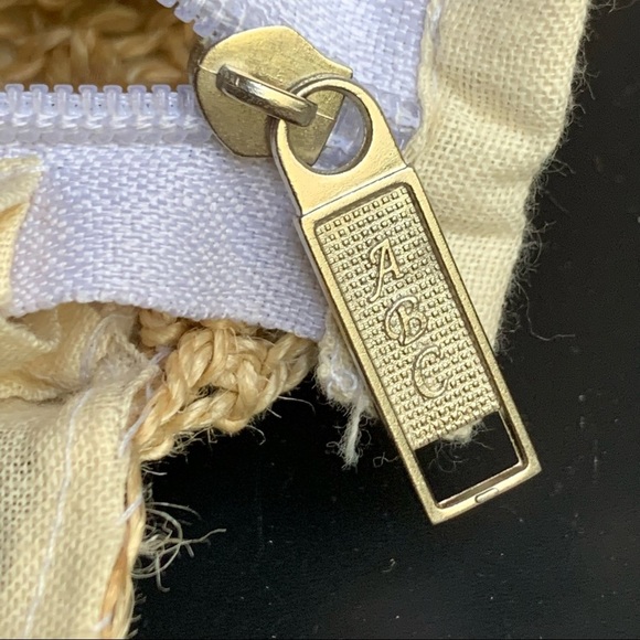 w i c k e r :: Vintage Large Boho Floral Rattan Straw Wool Flower Tote - Picture 8 of 13